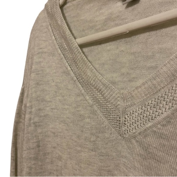 A New Day Lightweight V Neck Gray Sweater Size Small - Picture 5 of 7